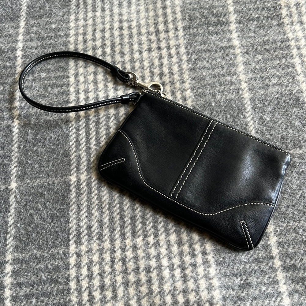 Black Coach leather wristlet ❤️‍🔥❤️‍🔥 EUC